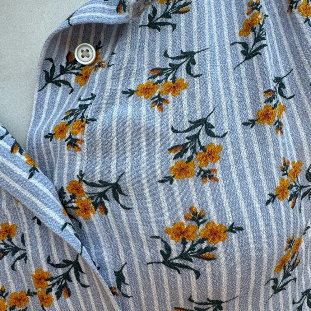 Loft Outlet Sleeveless Blouse Light blue White stripes gold flowers Size small - Picture 2 of 5